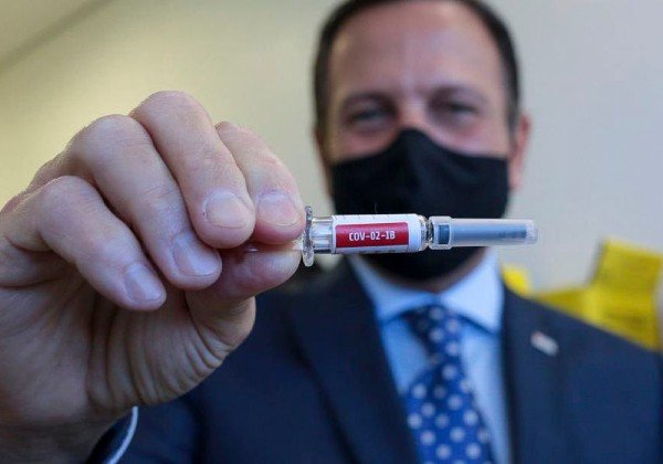 Governadores cobram Doria sobre entrega de vacinas do Butantan