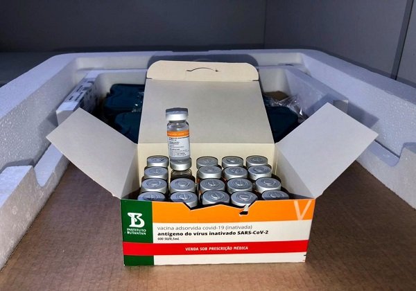 Bahia recebe novo lote com 165,6 mil doses de vacina produzida pelo Butantan