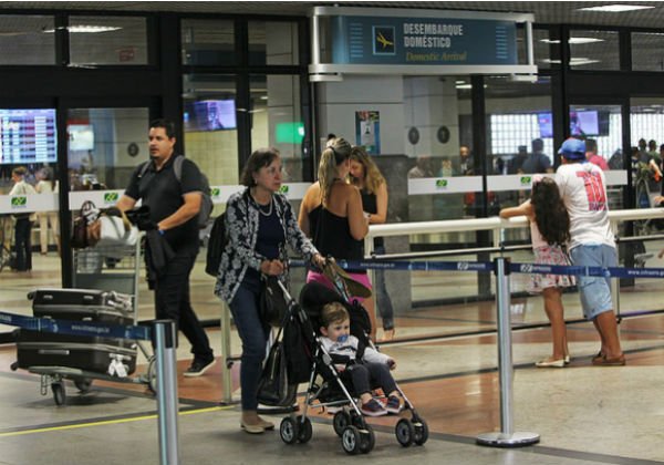 Redução da oferta de voos domésticos é de 20% por causa da pandemia