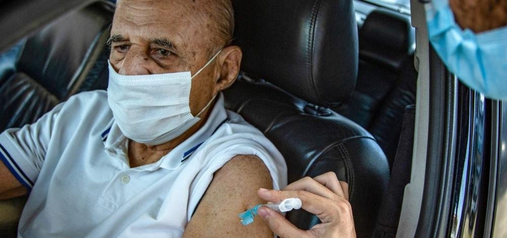 Brasil vacinou 9 milhões de pessoas contra Covid-19, diz consórcio de imprensa