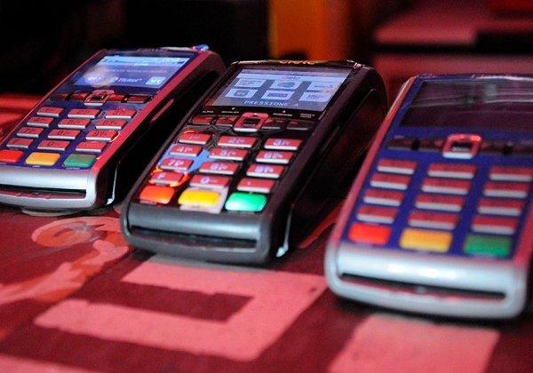 Juros anuais do cartão de crédito chegam a até 875%