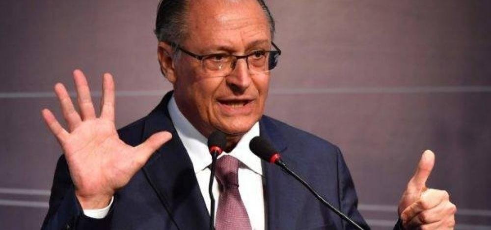 Alckmin anuncia pausa na política e diz que Bolsonaro faz Brasil 'perder tempo'