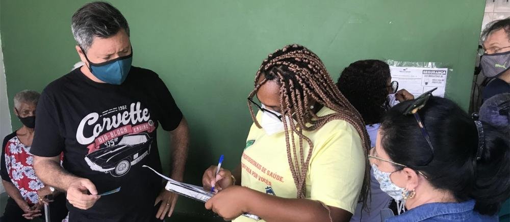 Em Feira, idosos com 75 anos ou mais podem agendar vacinação