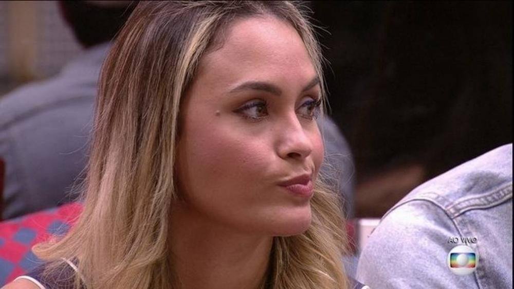 BBB 21: De máscara, Sarah volta a fazer piada com pandemia