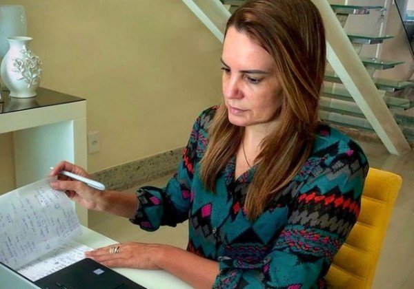 Sheila Lemos toma posse e assume prefeitura de Vitória da Conquista