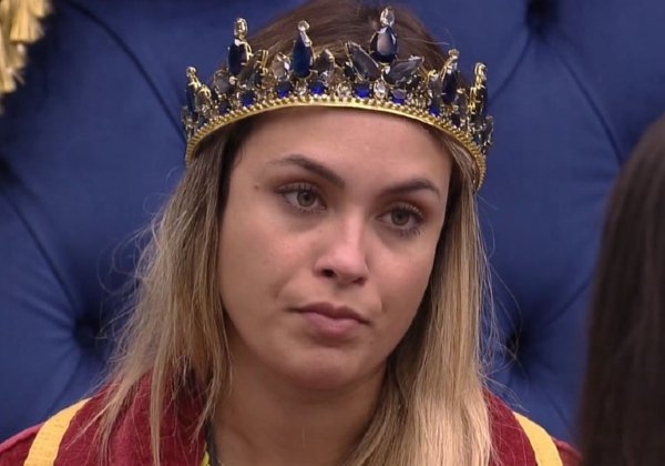 Tiago Leifert dá bronca em Sarah após declarações polêmicas sobre Covid-19