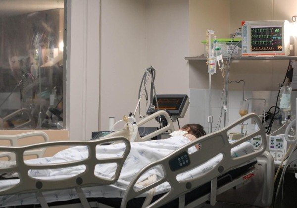 Governo federal anuncia distribuição de medicamentos do kit intubação