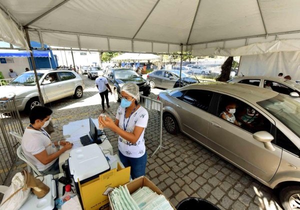 Salvador: idosos com 67 anos serão vacinados neste sábado e com 66 anos no domingo (28)