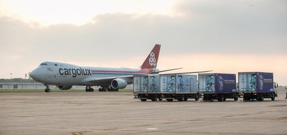 Covid-19: Fiocruz recebe nova remessa de insumos para produzir 12 milhões de doses da vacina