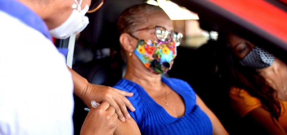 Vacinação de idosos com 65 anos em Salvador começa na terça-feira; confira cronograma