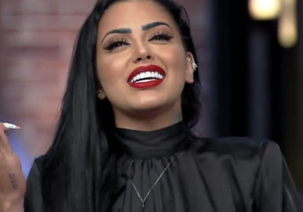 MC Mirella se desespera após ser assaltada em avenida de São Paulo; assista