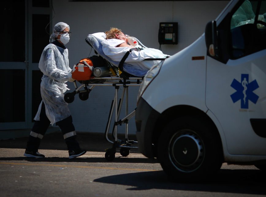 Em 2º dia seguido de recorde, Brasil registra mais 3.869 mortes por covid-19