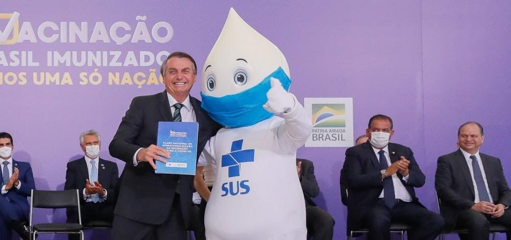 Bolsonaro recua e diz que será vacinado contra a covid-19 neste sábado