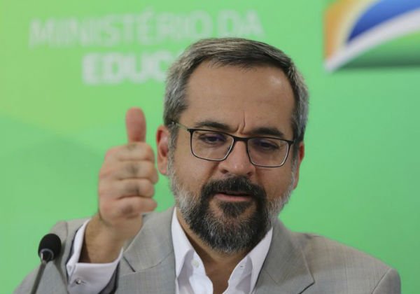 Em audiência na Câmara, Eduardo Bolsonaro indica possível candidatura de Weintraub em 2022