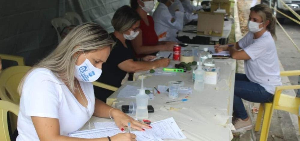 Covid-19: número diário de casos cai pelo quarto dia consecutivo, diz Fiocruz