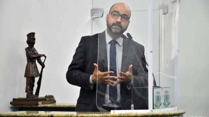 Internado por reinfecção de Covid, vereador de Feira de Santana recebeu alta na manhã desta quinta