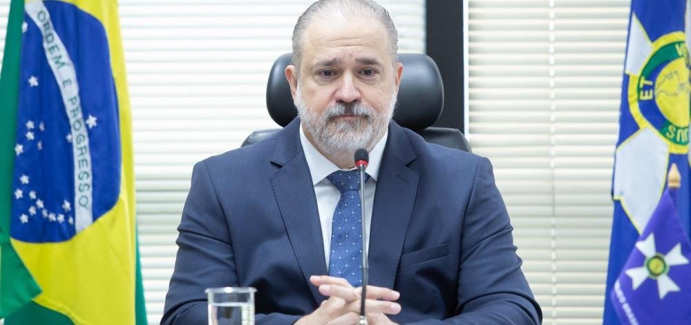 Ministério da Saúde não agiu de má-fé ao cancelar compra de 'kit intubação', diz procurador da República