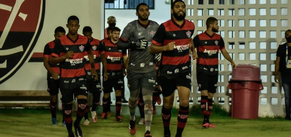 Em busca do G-4, Vitória recebe o lanterna Doce Mel pelo Baianão