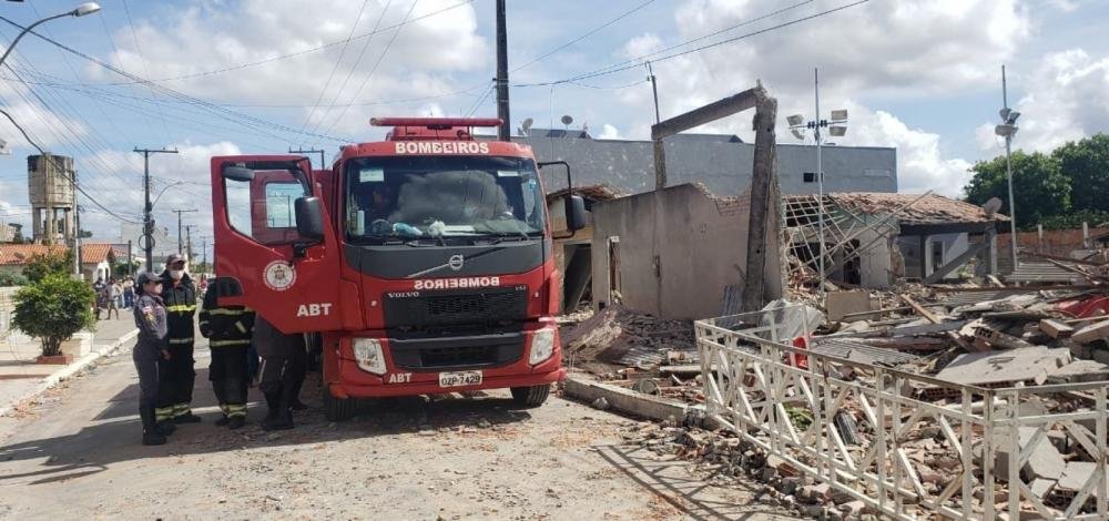 Cinco casas foram atingidas com explosão em Crisópolis; bombeiros avaliam riscos