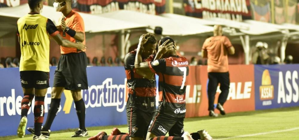 Com golaço no fim, Vitória vence Altos e garante vaga na semi