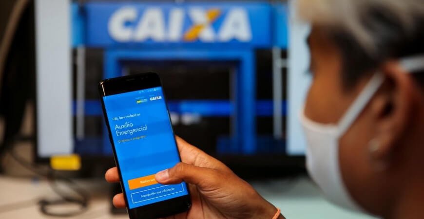 Saques serão liberados dia 30 e beneficiários não precisam comparecer às agências, explica superintendente da Caixa
