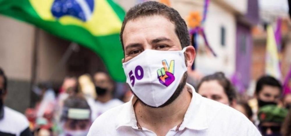 Polícia Federal intima Boulos após publicação sobre Bolsonaro no Twitter