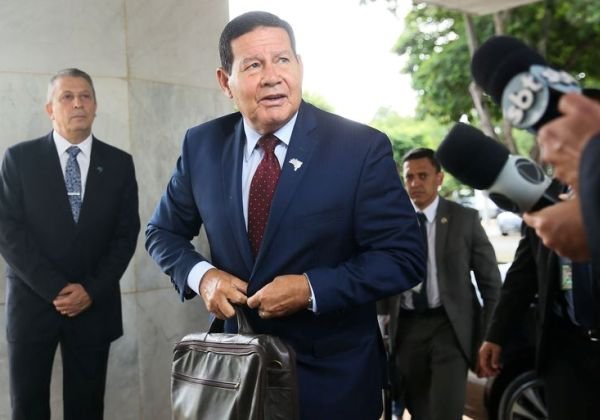 Mourão admite possibilidade de deixar governo para concorrer ao Senado