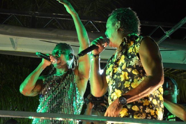 Beto Jamaica e Compadre Washington levam quebradeira à avenida