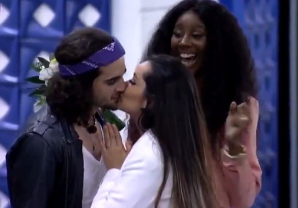 Sonho realizado: após conquistar vaga na final ao lado de Camilla, Juliette beija Fiuk