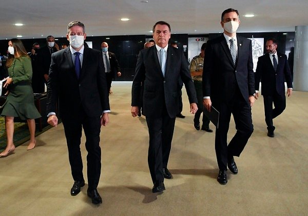 Ao STF, Lira diz que não há prazo para analisar impeachment de Bolsonaro