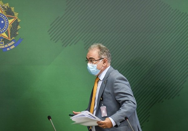 Secretários de Saúde pedem a Queiroga restrições a viajantes para evitar variante indiana