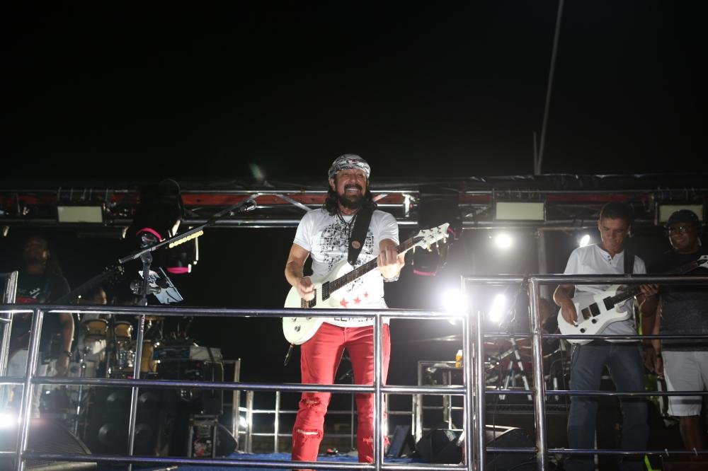 Bell Marques arrasta multidão no circuito Maneca Ferreira 