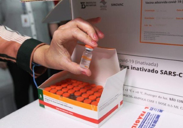 CoronaVac: mais de 60 mil doses da vacina já chegaram à Bahia