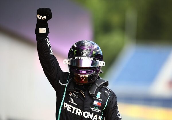 F1: Em êxtase, Hamilton comemora sua 100ª pole position no GP da Espanha