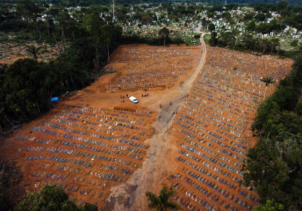 Pesquisador diz que Brasil teria evitado ao menos 5.000 mortes com oferta inicial da Pfizer