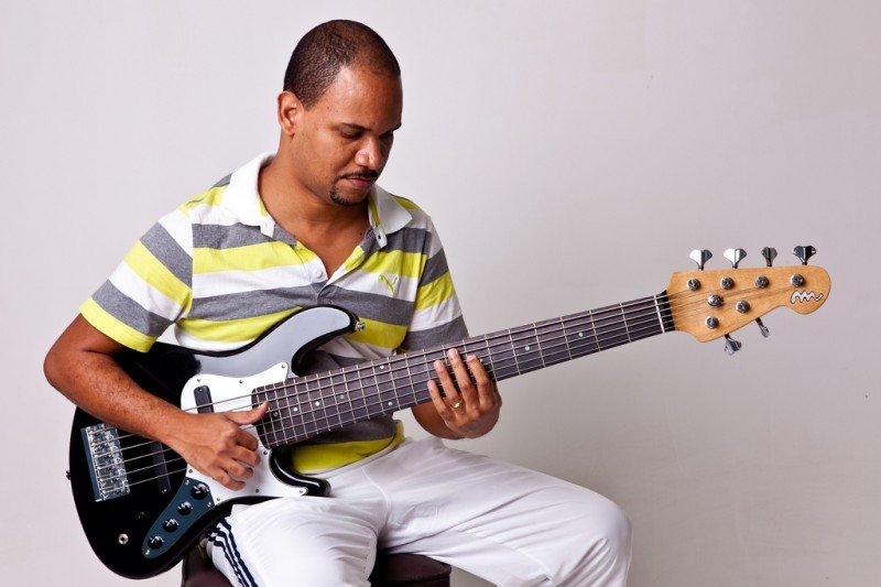 Músico do Harmonia do Samba é internado por complicações do coronavírus