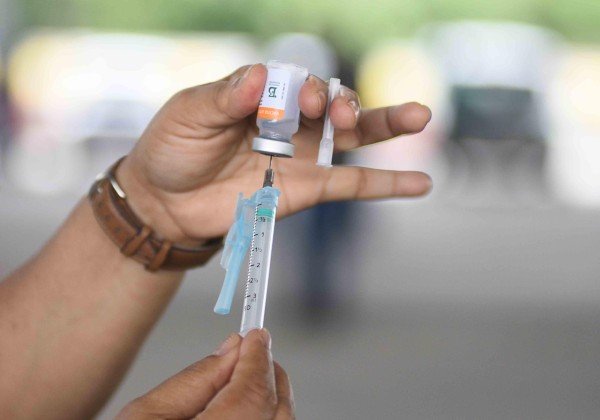 Vacinação continuará sendo exclusiva para 2ª dose nesta terça (1º) em Salvador