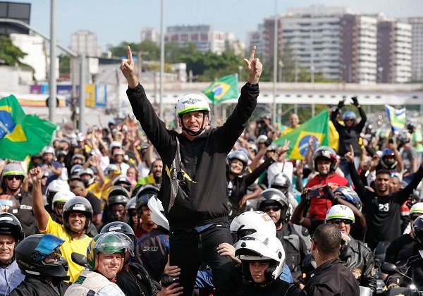 Bolsonaro avisou a aliados que faria passeio de moto em SP para pressionar Doria