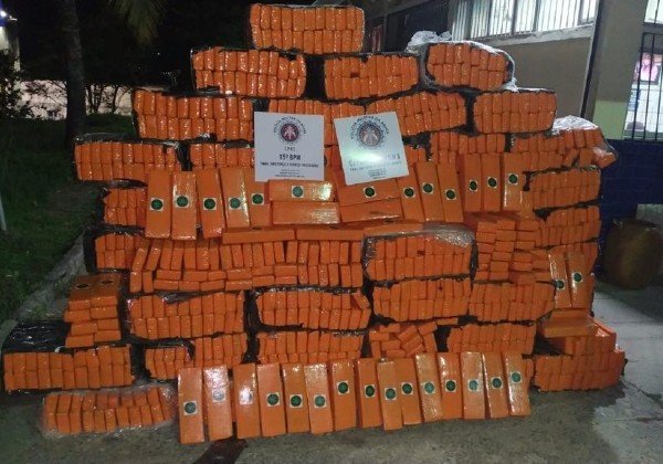 Polícia apreende mais de 1,2 tonelada de maconha em carreta no sul da Bahia