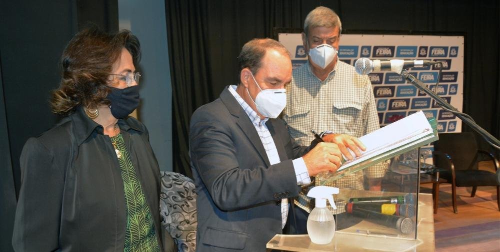 Em Feira, transmissão de aulas em canal de TV aberta é nova aliada para estudantes