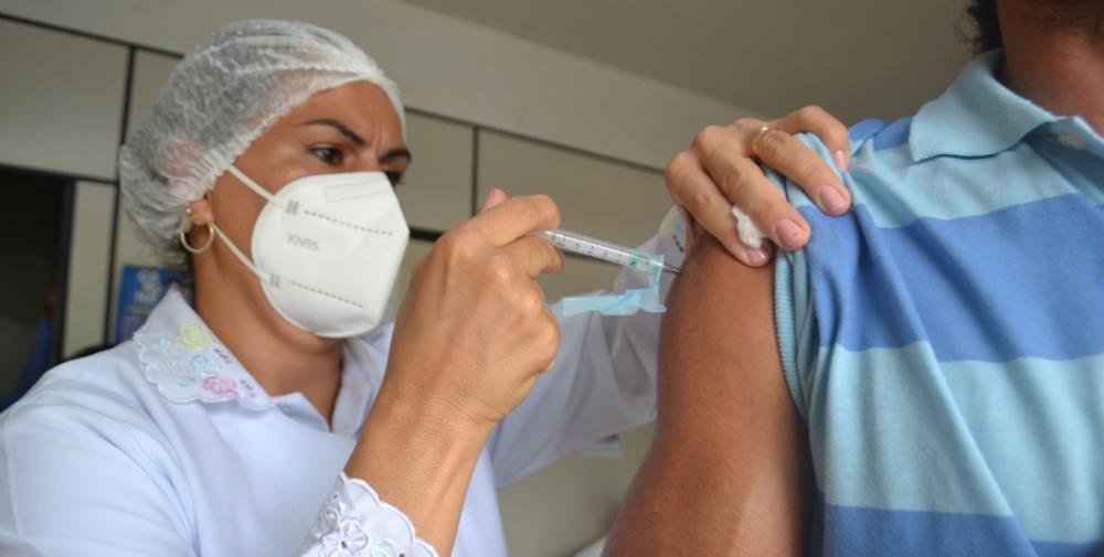 Pessoas a partir de 46 anos pode ser vacinadas em Feira a partir desta segunda (21)