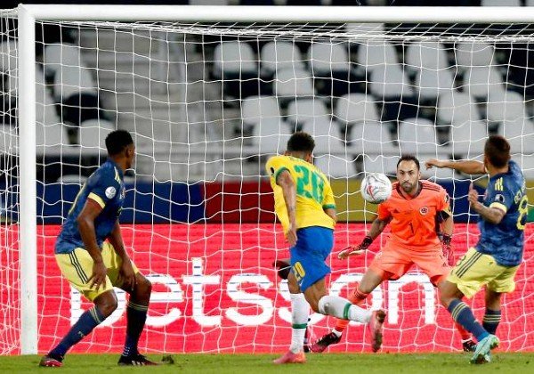 Copa América: Brasil vence Colombia de virada e avança na competição