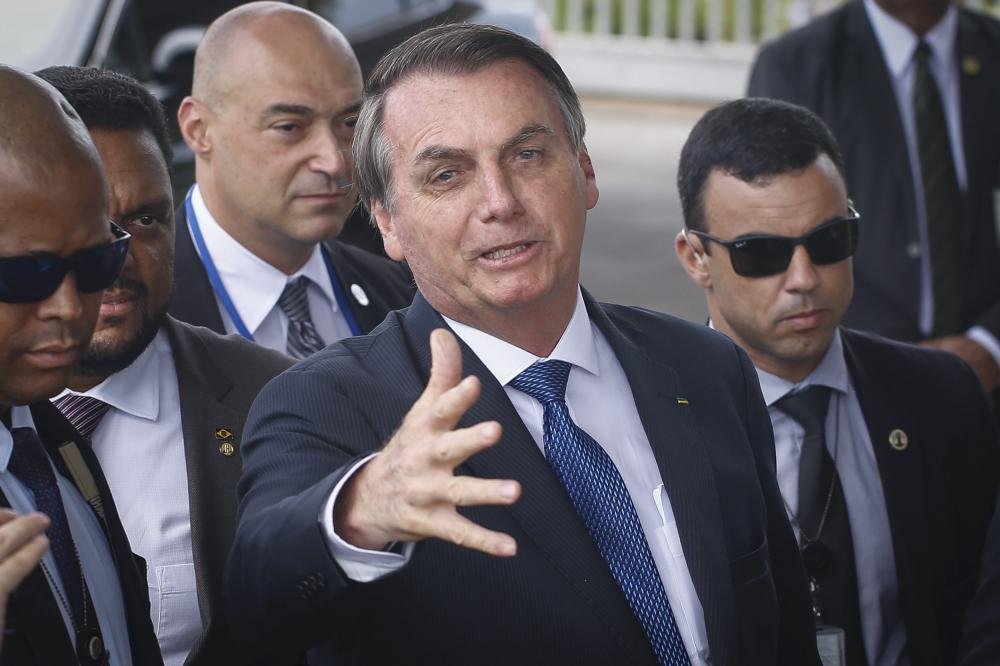 Bolsonaro volta a insultar a imprensa ao ser questionado sobre vacinas