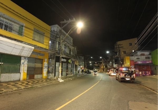 Governo prorroga toque de recolher; venda de bebida está proibida no feriadão