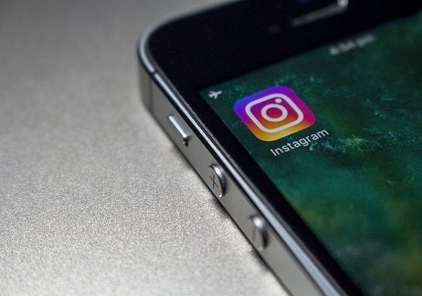 Famosos pagam contas no Instagram para os elogiarem; Saiba quais e quanto