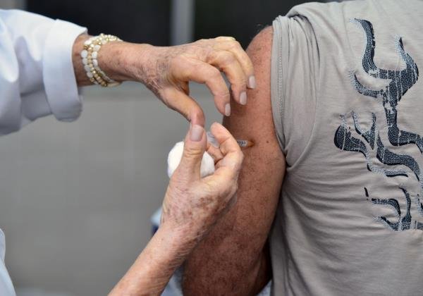 Campanha de vacinação contra a gripe é aberta ao público geral