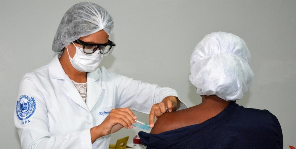 Feira vacina nascidos até 1981 na UEFS, UniFTC, UBSs e USFs nesta terça (06)