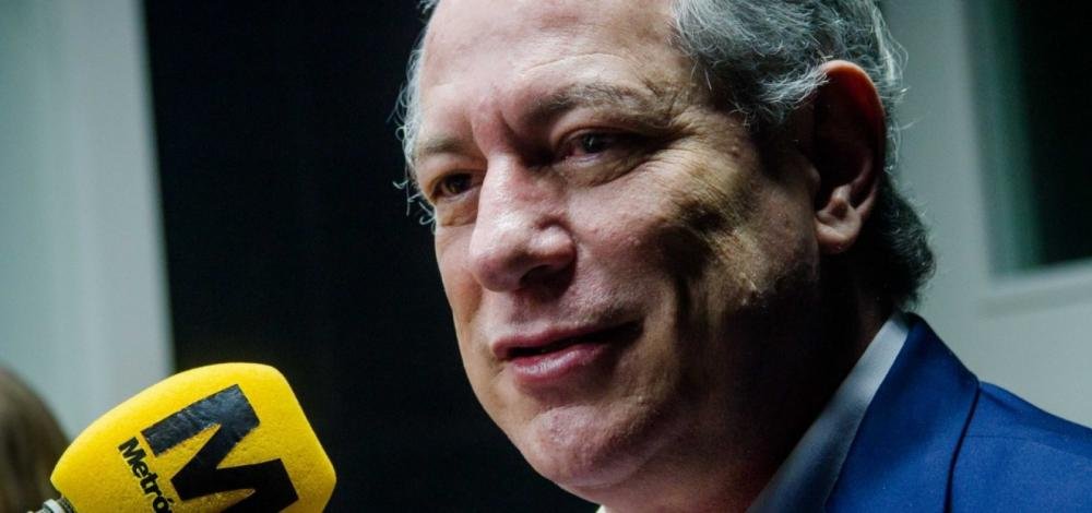 Bolsonaro aproveitou compra de vacinas para fazer 