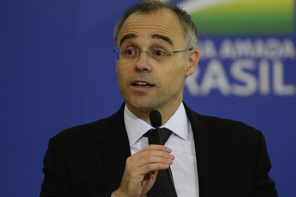 Bolsonaro diz que indicará André Mendonça para vaga de ministro do STF; Senado terá de aprovar