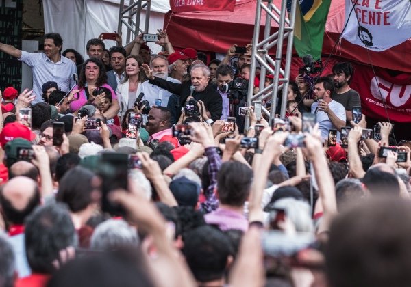 Temendo atentados, PT quer reforçar segurança de Lula durante campanha
